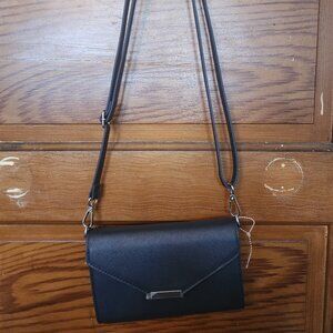 NWOT Save the Girls Phone Crossbody with Touch Screen Access - The Timeless